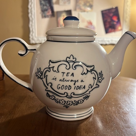Molly Hatch “Tea is always a good idea” Teapot - Picture 2 of 5